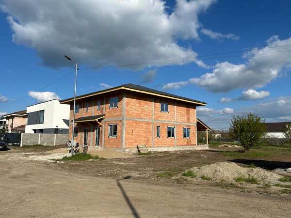 Vând Duplex P+1E finisat/la rosu Giarmata-Vii