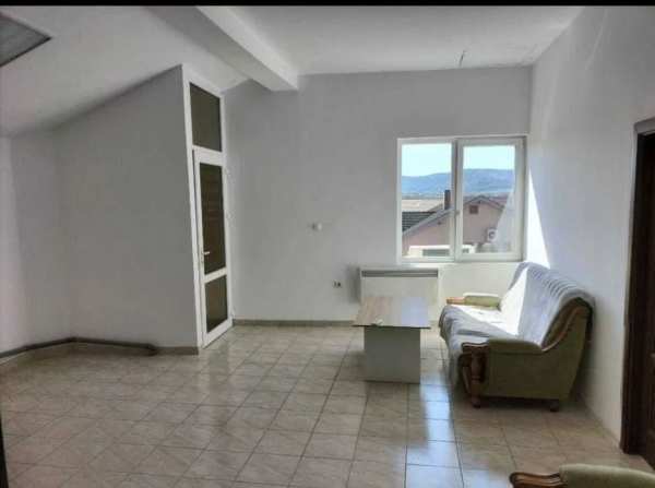 Inchiriez birou in Alesd etaj 2