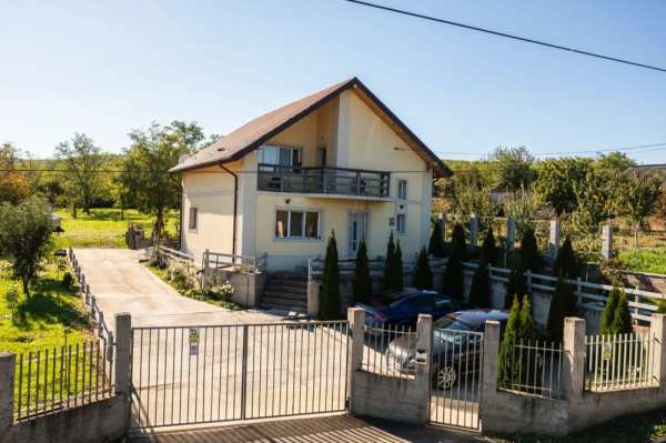 Casă de Vânzare HUȘI