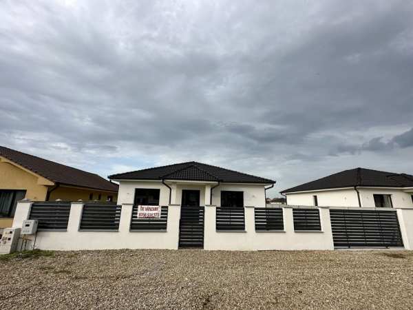 Casa noua la cheie/semifinisat gaz-apa-canal de vanzare in Santandrei