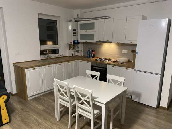 Inchiriez apartament 2.5 camere Maurer