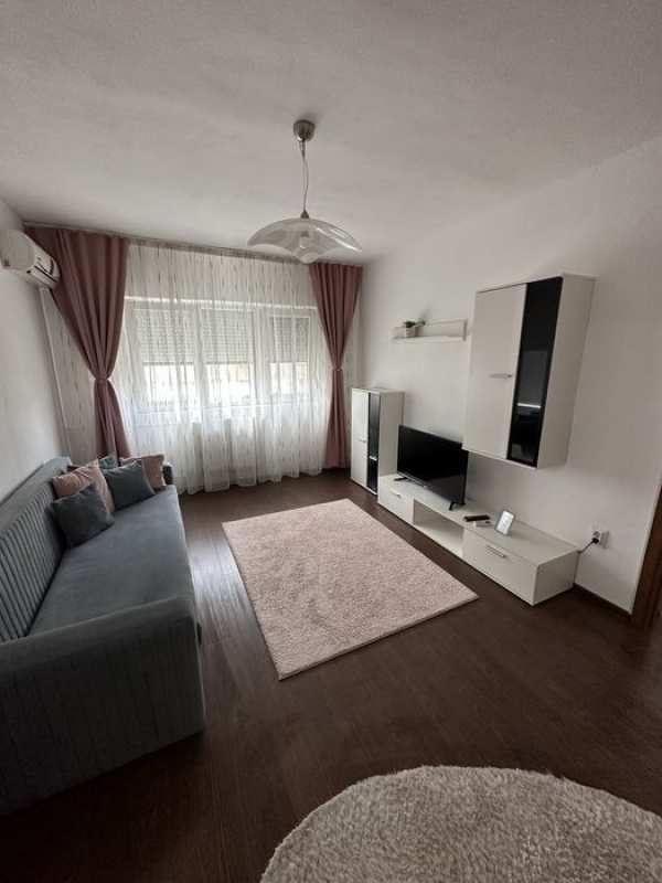 Vand apartament cu 2 camere