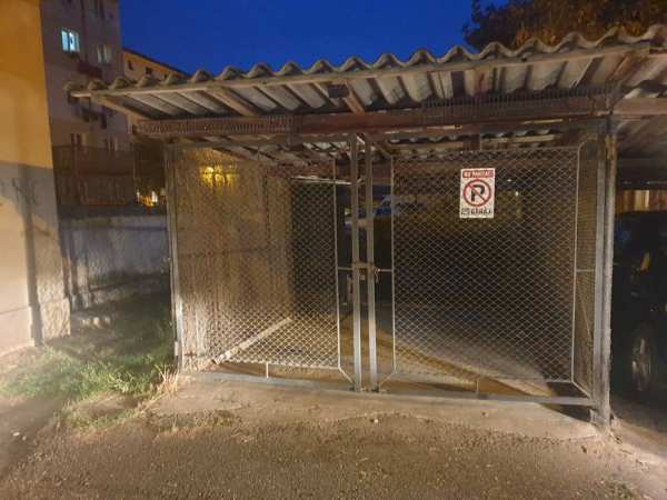 Inchiriez sau vand garaj in spatele hotelului POSADA