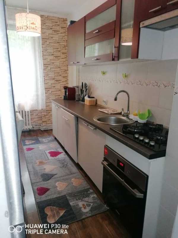 Vand apartamant cu 3 camere