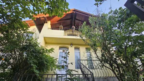 Proprietar, inchiriez casa cu gradina mare pentru sediul firmei tale