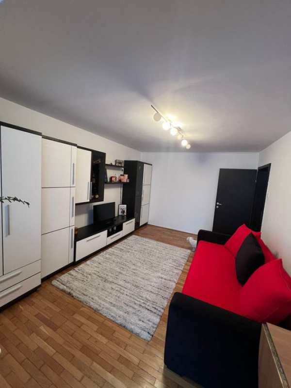 Vand apartament 2 camere zona Astra