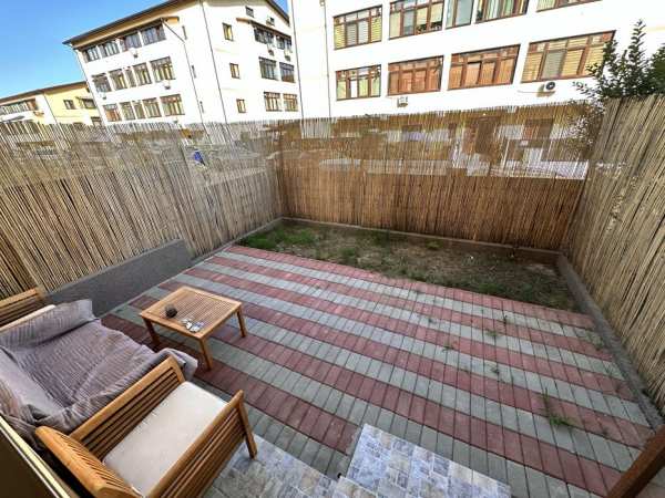 Inchiriez ap 1 camera + dressing +terasa proprie si loc parcare