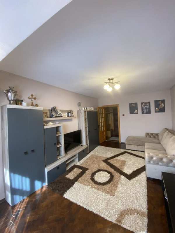 Inchiriez apartament in Mun. Campulung, cartier Flămânda