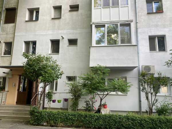 PROPRIETAR Vand Apartament cu 3 camere in Sagului (Aleea Poenitei)