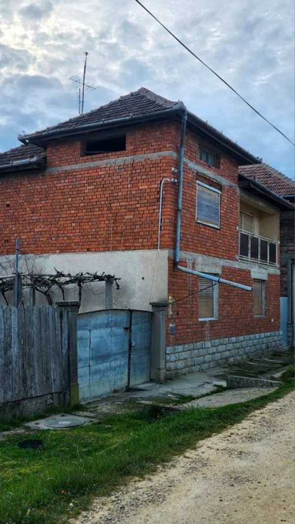 De vânzare casă cu 4 camere în Tinca