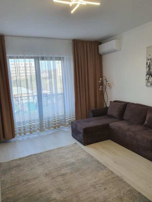Inchiriez apartament