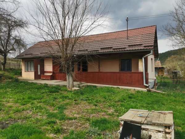 Casa de vanzare Mociu-teren8000 mp