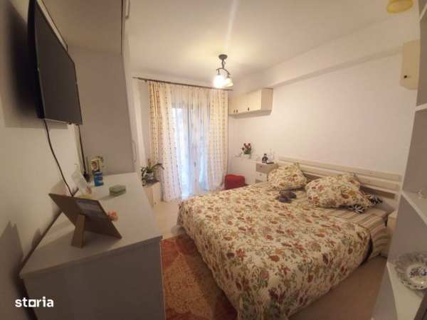 Vanzare- Apartament cu 3 camere, parter, 2 parcari in fata, mobilat