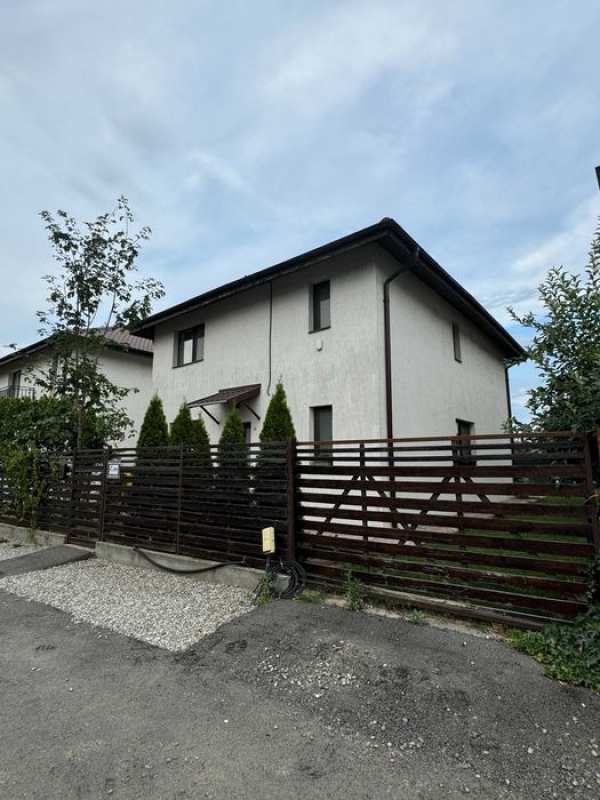 Casă de închiriat Odai Otp, PROPRIETAR,curte 300 mp|panouri| 1.320 EUR