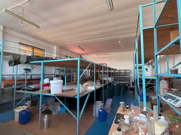 Depozit 150m2, dotat cu rafturi, in zona comerciala excelenta!