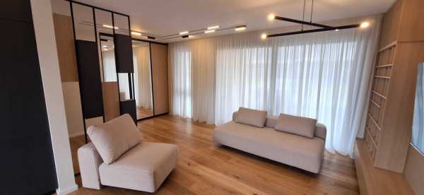Dau in chirie apartament de lux - penthouse - zona centrala