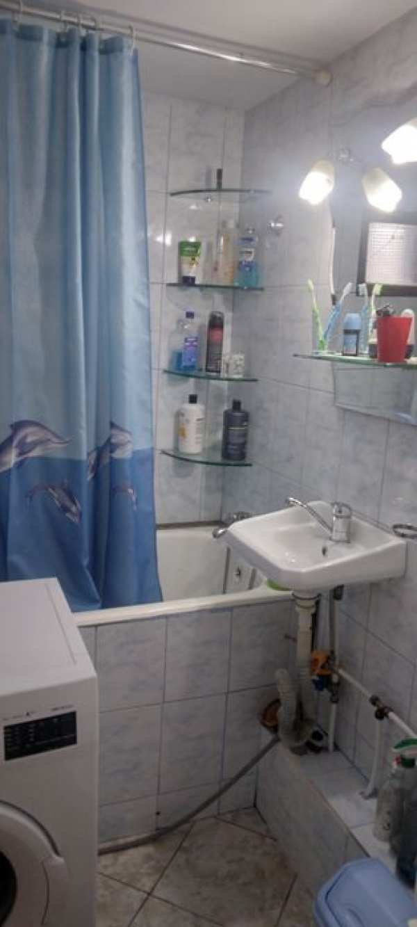 Apartament cu doua camere. Zona Dâmbovița,oraș Fieni. Strada teilor.