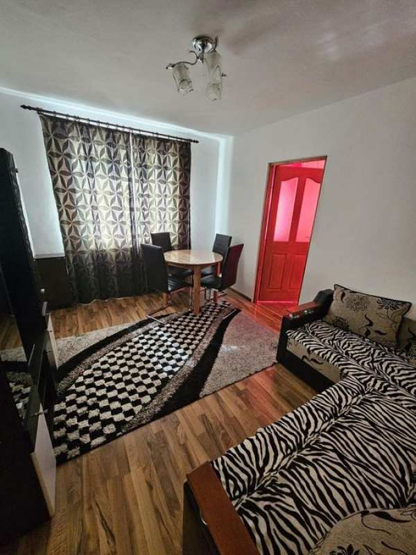 Apartament 3 camere de vânzare