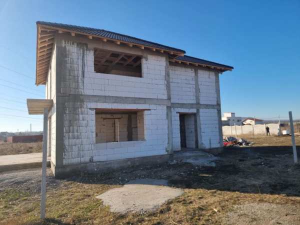 Casă de vanzare !