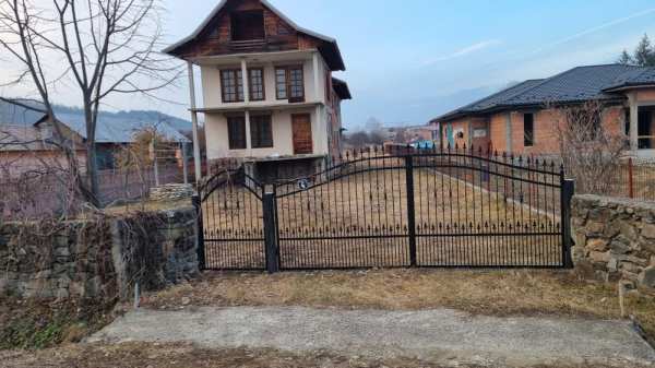 Vila 8 cam,P+1,teren 1093mp,Domnesti -Arges,Pret 65000euro
