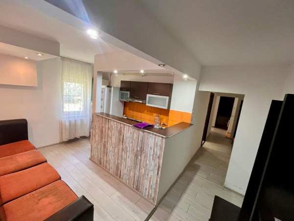 Apartment 2 camere de închiriat, decomandat , str Sporturilor