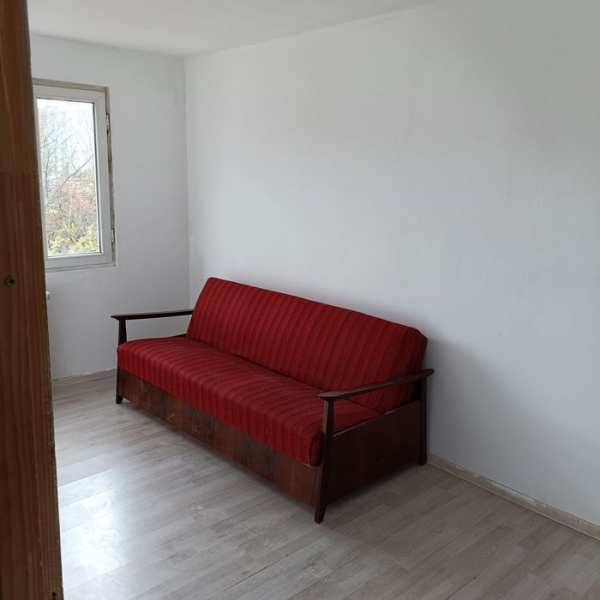 Proprietar, vând apartament 3 camere , semidecomandat,  zona Piața Aur