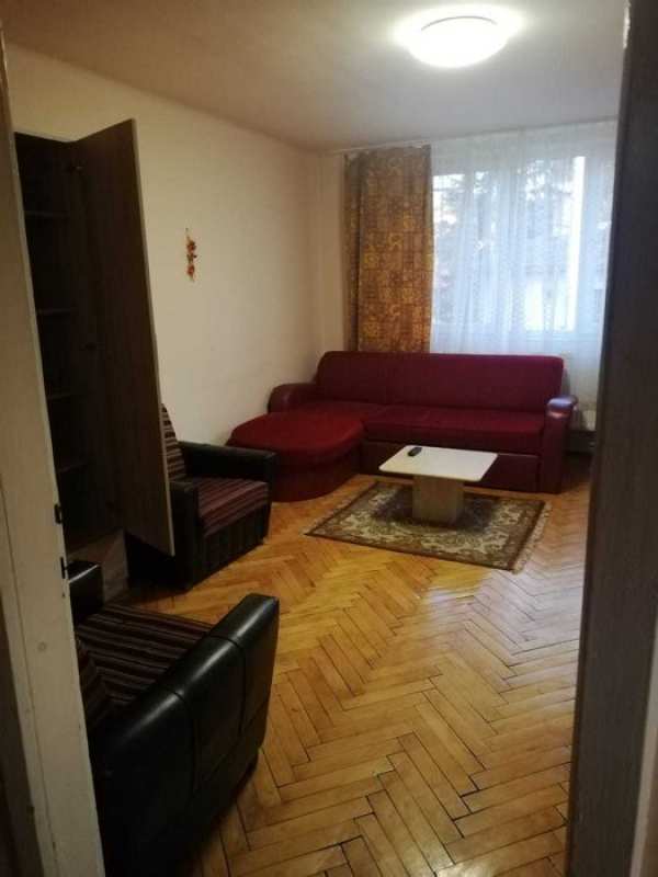 Dau in chirie apartament cu 2 camere, zona Spitalul Judetean