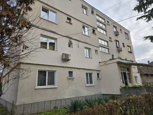 Proprietar vând apartament decomandat 3 camere 90 mp  Brad