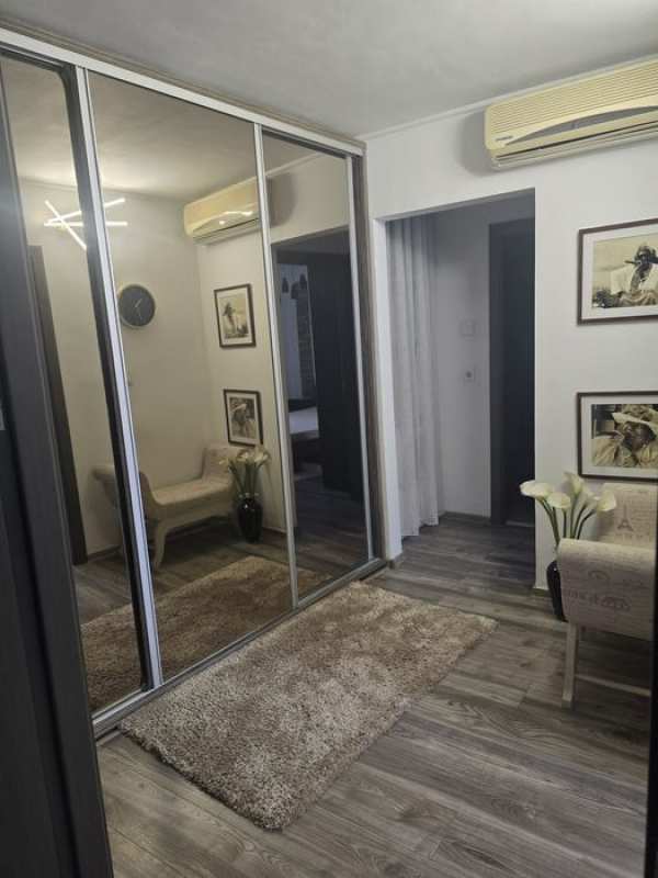 Vând apartament 2 camere casa de cultura mobilat utilat etaj 3/4