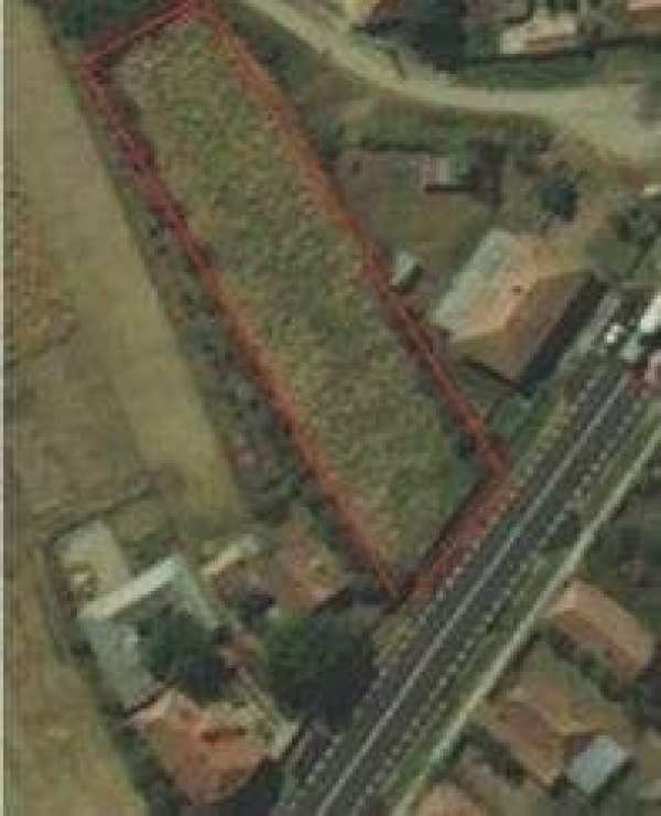 Teren intravilan, fără construcție,în Leș,ultracentral,front dublu
