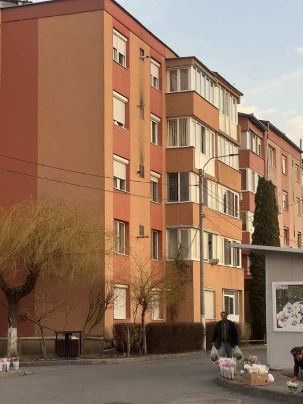 Vand apartament 3 camere