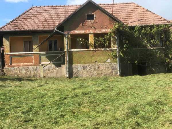 Vand sau schimb casa la tara