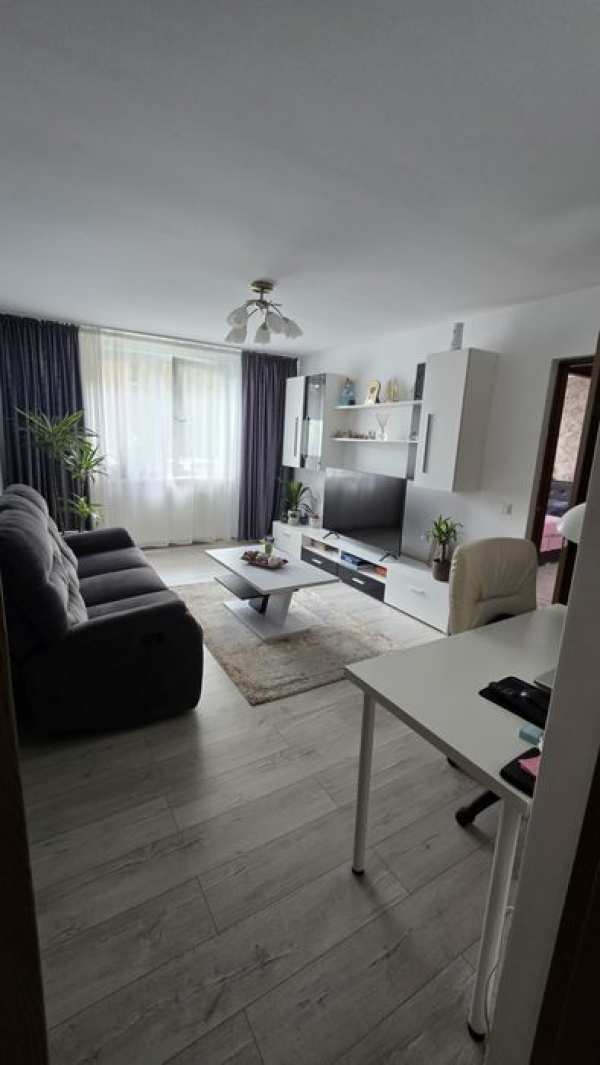 Vând apartament 2 camere Calea Bucuresti