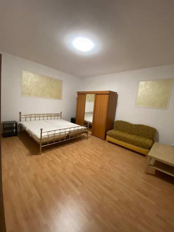 Apartament de inchiriat la casa