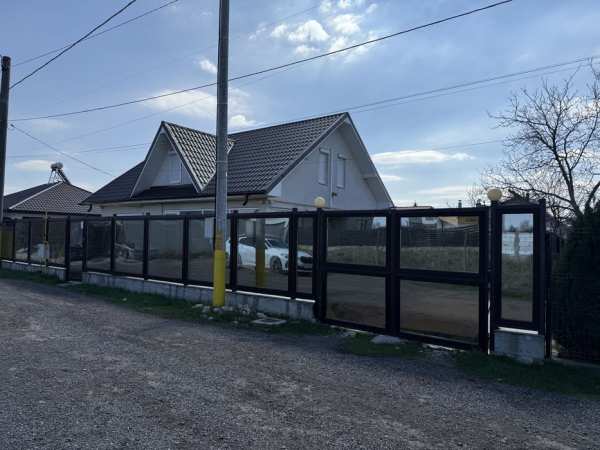Casa P+M , teren 300 mp , Gaze,Canalizare,Electricitate,Complexului 12