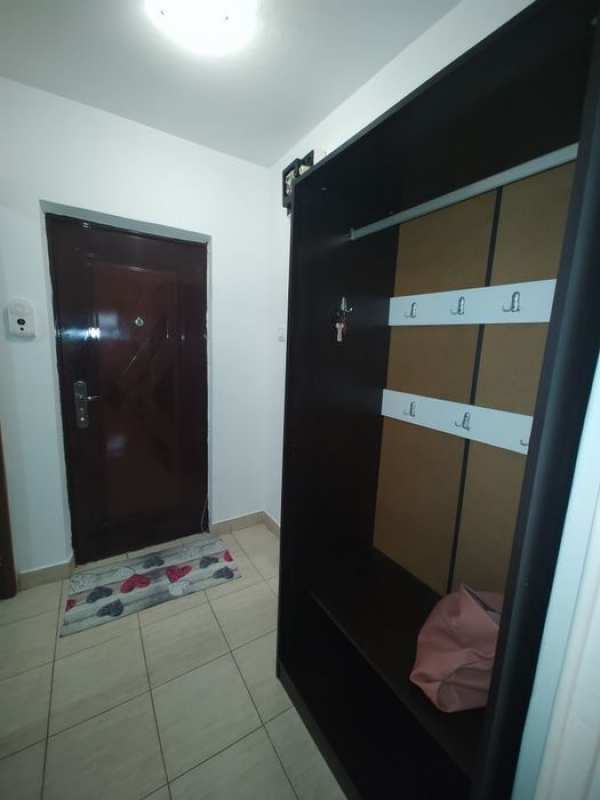 Închiriez apartament
