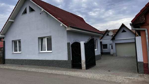 Casa de vanzare 130mp plus 50mp garaj si spatiu depozitare