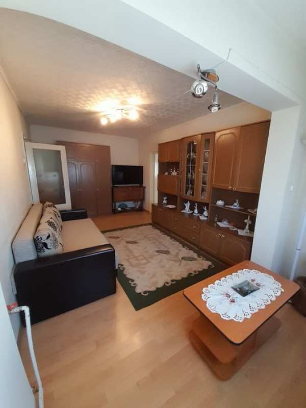 Vând apartament cu 3 camere