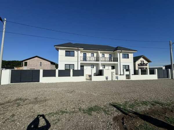 Vila 5 camere de Vânzare tip Duplex