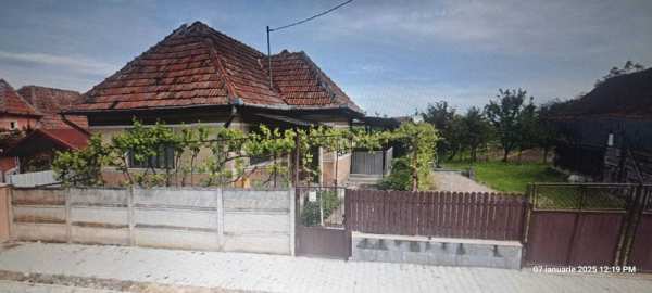Casa 2 camere plus teren 900mp Ludus (Gheja)