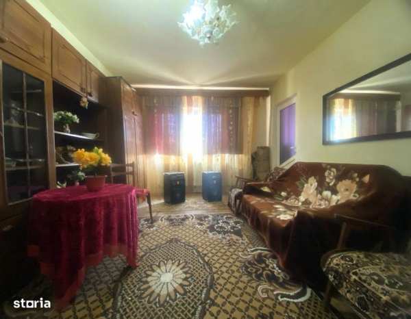 Vanzare apartament cu potențial, preț corect–3 camere + pod- Micro 12