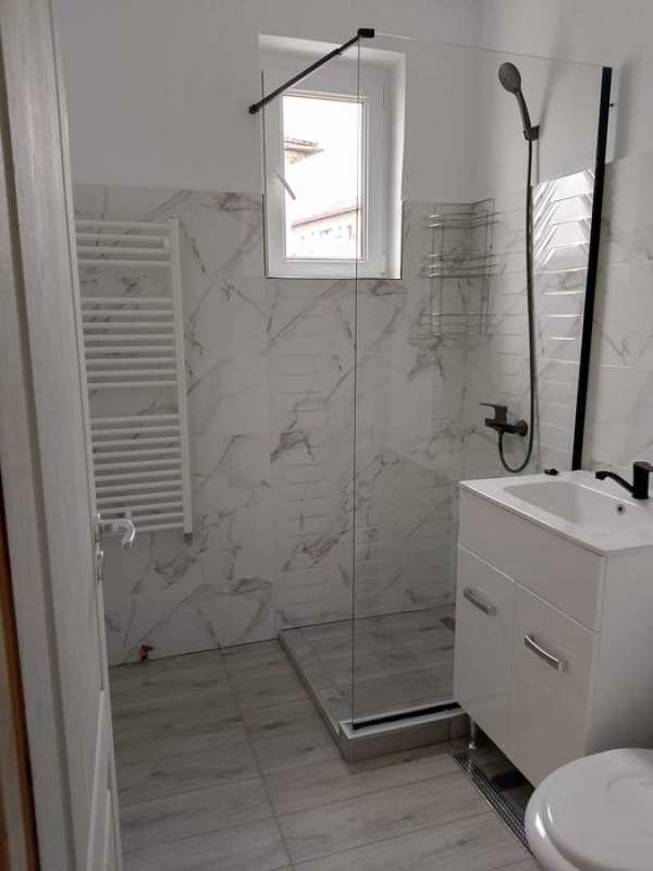 Vând apartament cu 3 camere decomantat în Dej