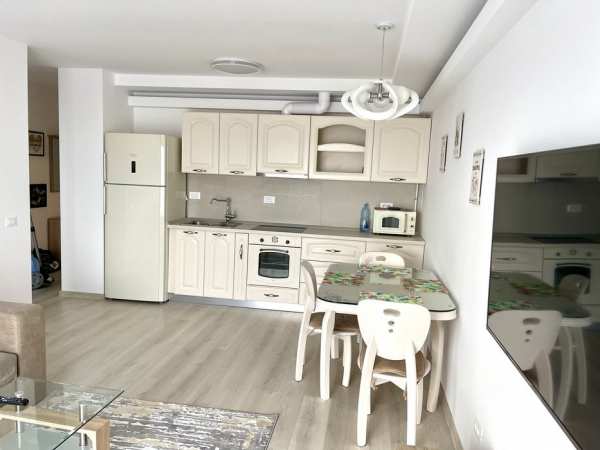 Inchiriez apartament Avanera cu loc de parcare subteran.