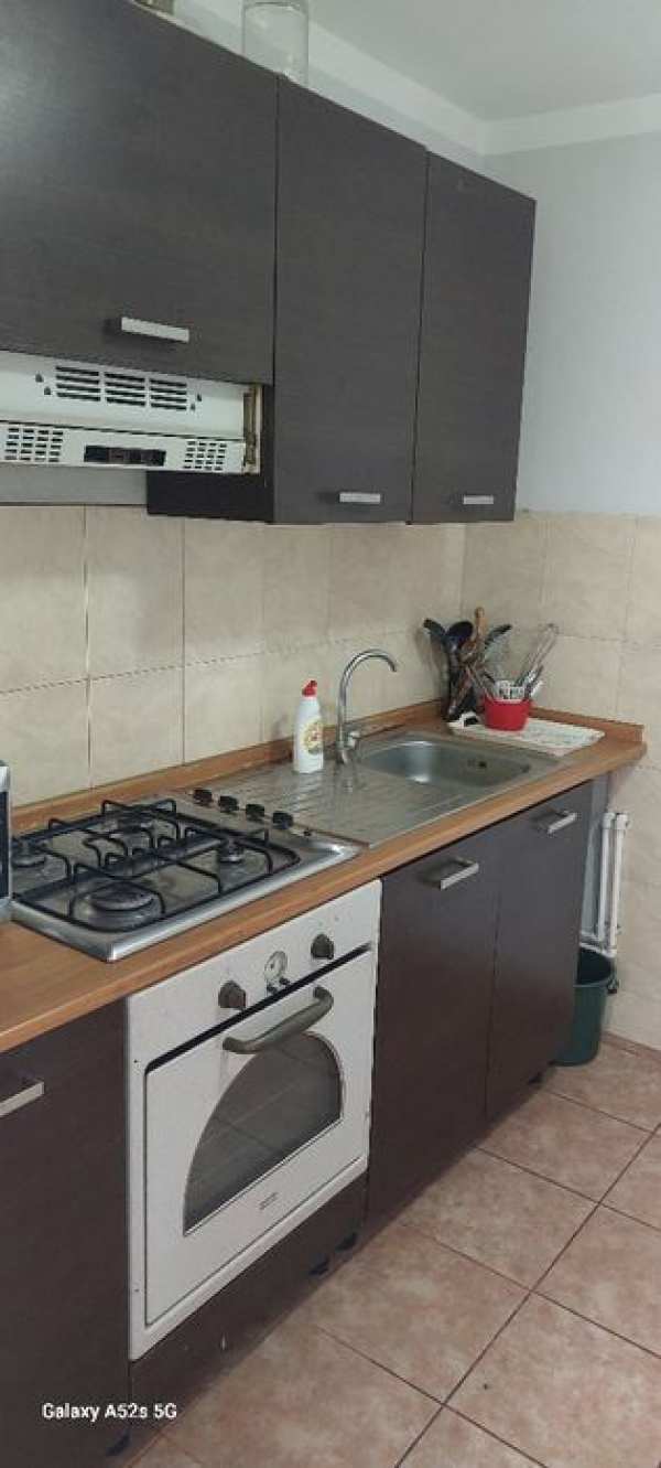 Inchiriez ap 4 camere situat vizavi de Peny disponibil  imediat