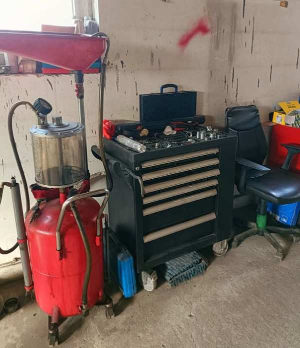 Vând echipament service auto la bucată sau la pachet!  Închiriez hală