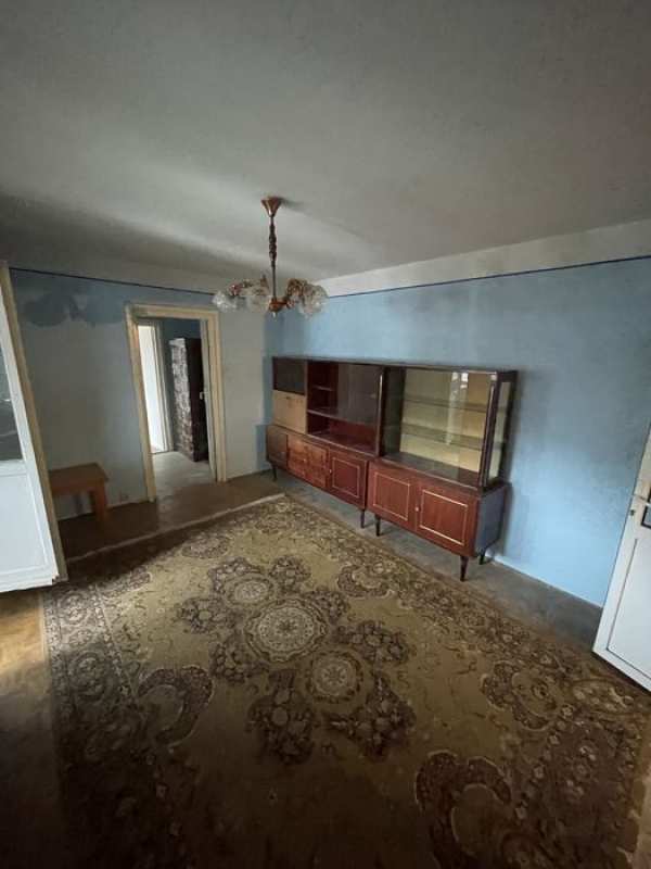 Apartament cu 2 camere vizavi de politie