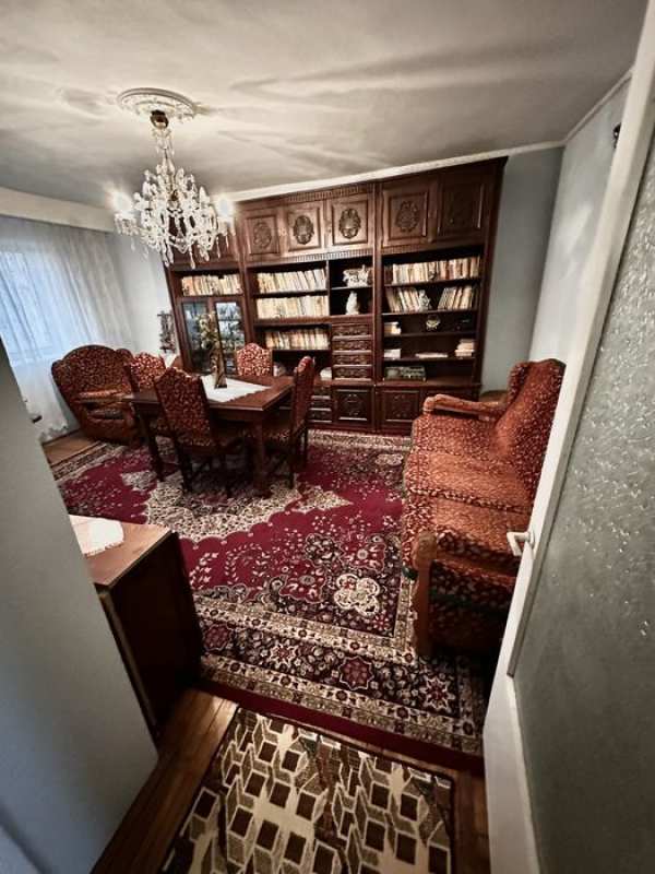 Vand apartament 4 camere in vila V11