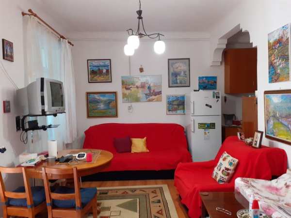 Casa la curte, zona Ion Mihalache,  134 mp