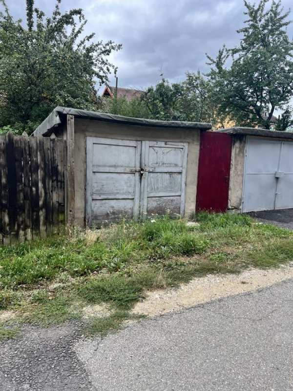 Garaj de vanzare