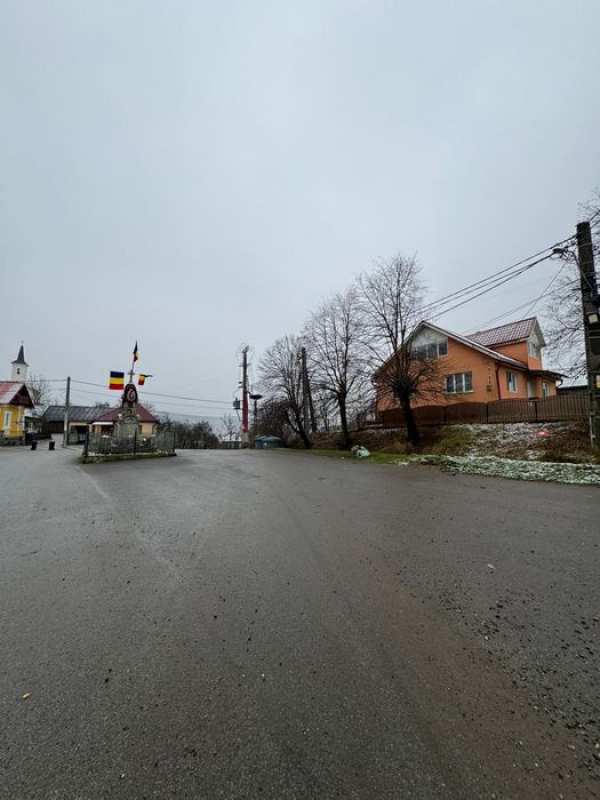 Vând casă locuit - Tăure